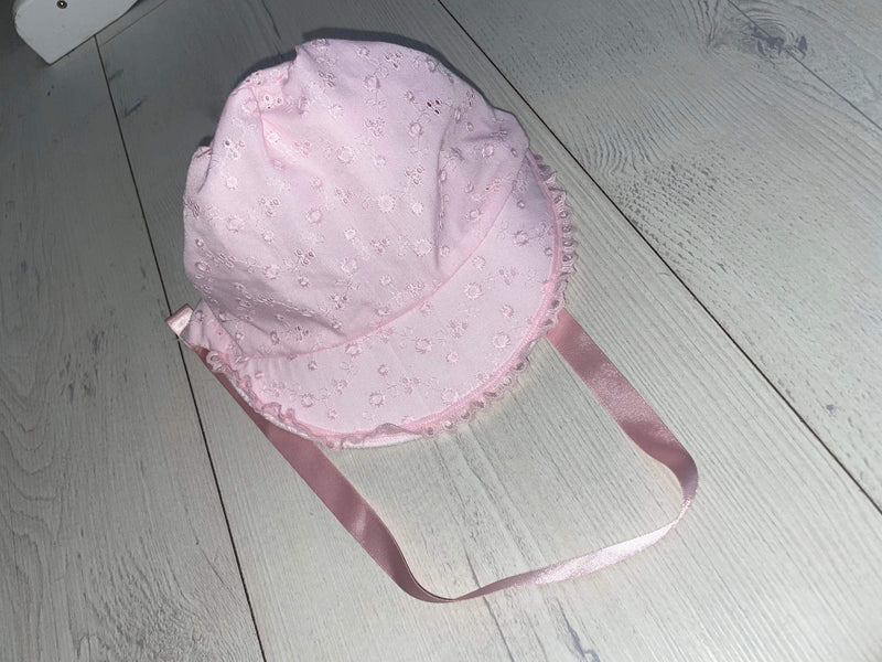 Pink peaked bonnet